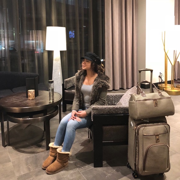 Meet your posher, Melanie! - Picture 5 of 7